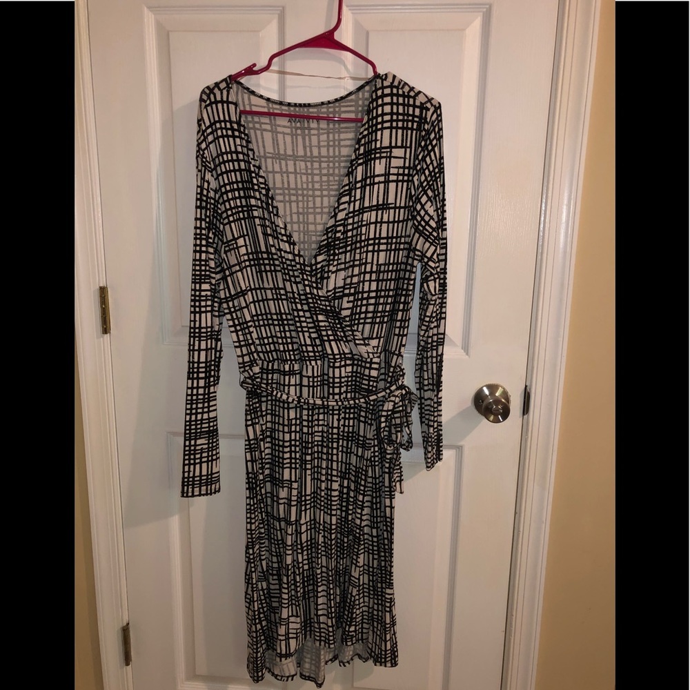 Wrap dress black and white